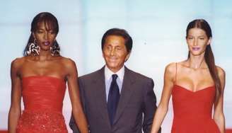 Naomi Cambpell, Valentino e Gisele no último desfile de alta-cosutura do estilista em 2008 