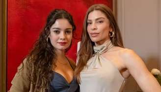 Irresistíveis, Gerluce (Sophie Charlotte) e Arminda (Grazi Massafera) lideram um elenco de talentos gritantes