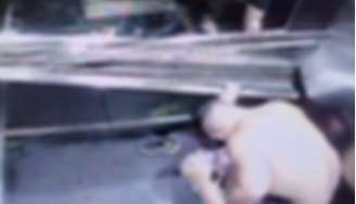 Homem é preso após agredir mulher dentro de elevador em São Vicente.