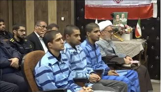 Da esquerda para a direita: Saleh Mohammadi, Mehdi Ghasemi e Saeed Davodi em foto tirada durante julgamento e divulgada pela mídia estatal