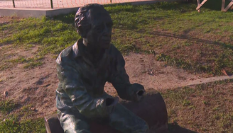 Estátua de bronze teve as mãos arrancadas