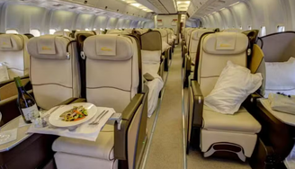 A delegação viajará em um avião fretado, de luxo, um Boeing 767-300 VIP, avaliado em mais de R$ 1 bilhão