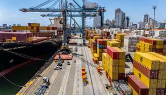 Em valor, as exportações totais brasileiras cresceram 12,9% em setembro, enquanto as importações recuaram 2,4%