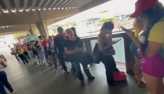 Eleitores compartilharam imagens da rodoviária de Aracaju lotada na manhã deste domingo, 25