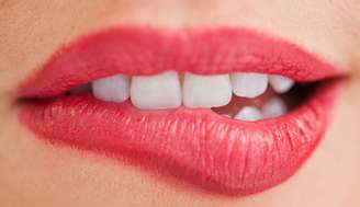 <p>Um estudo feito pela universidade de Bangor, na Inglaterra, levantou as partes menos e mais sensuais nos homens e mulheres. Boca e lábios femininos foram votados os mais sexy do corpo feminino, recebendo nota 7,9, num escala de 0 a 10</p>