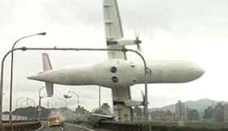 <p>O avião caiu nesta quarta-feira e deixou pelo menos 31 mortos</p>