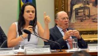 A advogada  Janaína Paschoal e o jurista Miguel Reale Jr., autores do pedido de iimpeachment da presidenta Dilma Rousseff depõem na comissão especial que analisa a admissibilidade do processo
