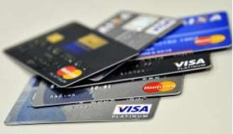 Parcelas pendentes no cartão de crédito (62,1%) e o cheque especial (46,9%) são as modalidades que mais levaram os entrevistados à inadimplência