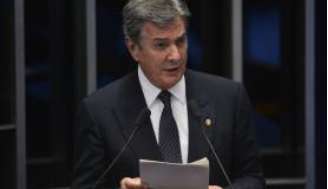 Senador Fernando Collor de Mello em discurso no Senado