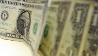 A moeda norte-americana encerrou o pregão em R$ 3,326