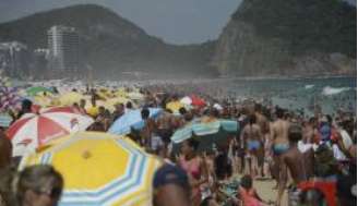 Turistas na Praia de Copacabana