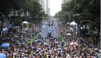 Desfile do Cordão da Bola Preta,  maior bloco de rua do Rio de Janeiro, em 2016