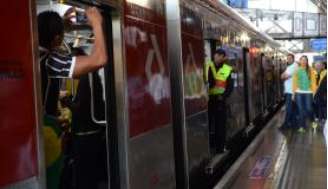 Trem da Linha 11- Coral da CPTM na Estação Luz