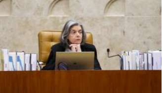 A presidente do STF, ministra Carmem Lúcia, durante sessão plenária do julgamento sobre as delações da JBS