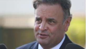 O senador Aécio Neves é autorizado a retomar mandato no Senado