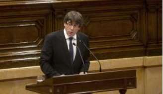 Carles Puigdemont, presidente do governo regional da Catalunha, declarou a independência da região em relação à Espanha, mas suspendeu os efeitos em seguida