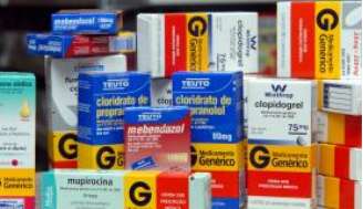 Brasileiros têm hábito de tomar remédios sem consultar médicos