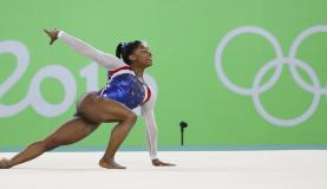 Biles ganha segundo ouro após vencer a disputa do individual geral da ginástica artística, no Rio