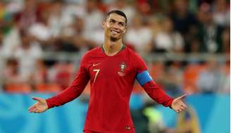 Cristiano Ronaldo gesticula no jogo entre Portugal e Irã