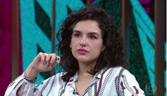 A atriz Kéfera Buchmann no programa 'Conversa com Bial'.