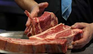 Pedaços de carne em preparação para churrasco em restaurante de Buenos Aires
18/10/2018
REUTERS/Marcos Brindicci