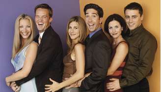 Os personagens Phoebe, Chandler, Rachel, Ross, Monica e Joey, de 'Friends'.