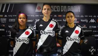 Milena, Camila e Carol são as novas atletas do Vasco no futebol feminino adulto (Foto: João Pedro Isidro/Vasco)