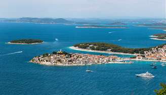 Com 4 milhões de habitantes, a Croácia é um dos países mais belos do mundo e, desde o início de 2023, com a adoção do euro (no lugar da antiga moeda kuna), tem investido ainda mais em turismo.