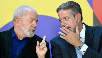 O presidente da República, Lula (PT), e o presidente da Câmara, Arthur Lira (PP-AL), não conseguiram aprovar o PL das Fake News em maio de 2023.