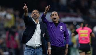 Corinthians anuncia a saída de Ramón e Emiliano Díaz do comando da equipe. 