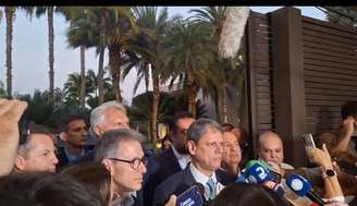 Governadores discutem reação à crise com os EUA e defendem estabilidade institucional e comercial.