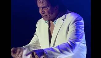 Roberto Carlos perdeu a paciência, mais uma vez, com quem o atrapalhou durante a cantoria