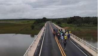 Primeiro dia da marcha do deputado Nikolas Ferreira (PL-MG) a Brasília reuniu cerca de 40 pessoas; número aumentou ao longo do trajeto