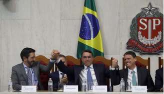 Em evento na Alesp, o governador Tarcísio de Freitas se referiu ao senador Flávio Bolsonaro (PL) como "futuro presidente do Brasil"