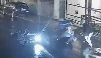 Um homem morreu após reagir a um assalto.