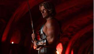 Nicholas Galitzine interpreta He-Man em 'Mestres do Universo'.