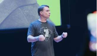 Flávio Bolsonaro, pré-candidato à Presidência da República, apresentou plano de segurança