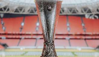Primeiras fases da Europa League de 2026-27 começaram com briga e punição por saudação nazista.