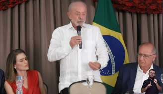 O presidente Lula critica o STF em discurso durante encontro com aliados