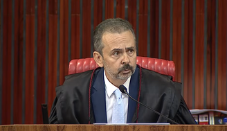 Vice-PGE Alexandre Espinosa criticou a imprensa por assinatura de advogado de Garotinho em parecer a favor de desistência: 'Vassalos da desinformação'