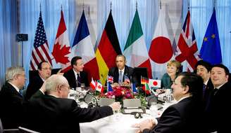 Os líderes dos países do G7 reafirmaram nesta segunda-feira em Haia o seu apoio à Ucrânia e ameaçaram "intensificar as respostas" à Rússia