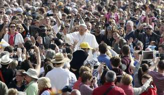 Papa Francisco durante audiência na Praça de São Pedro, no Vaticano. 15/04/2015
