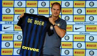 De Boer acumula resultados frustrantes neste início de trajetória na Inter (Foto: Reprodução / Twitter)