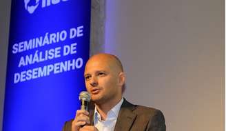 O diretor William Thomas cuida do planejamento do Santos (Rodrigo Corsi/FPF)