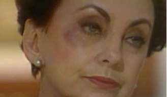 Odete Roitman (Beatriz Segall) ferida por um amante na versão original de 'Vale Tudo'