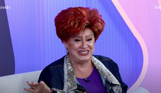 Nany People no Sala de TV