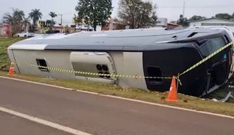 Ônibus tombou em rodovia do Paraná e vitimou um turista estrangeiro 