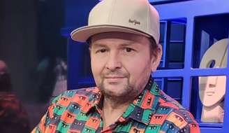 David Castilho fez parte do elenco de 'A Praça é Nossa', no SBT, e apresenta o podcast de entrevista com famosos 'Ponto de Ironia'