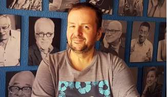 "Fico feliz de estar no palco com pessoas que eu sempre admirei", diz David Castilhos sobre o show em prol de seu tratamento