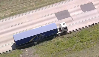 Caminhão é retirado de pista do Rodoanel após mais de 5 horas atravessado